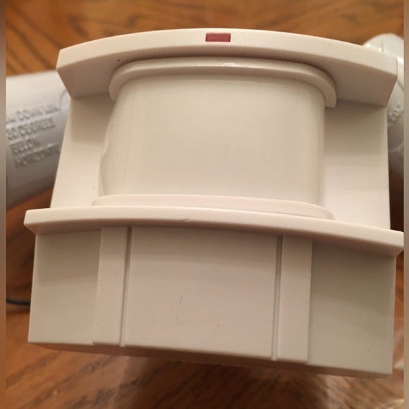 Motion Sensor Security Light - Picture 6 of 8